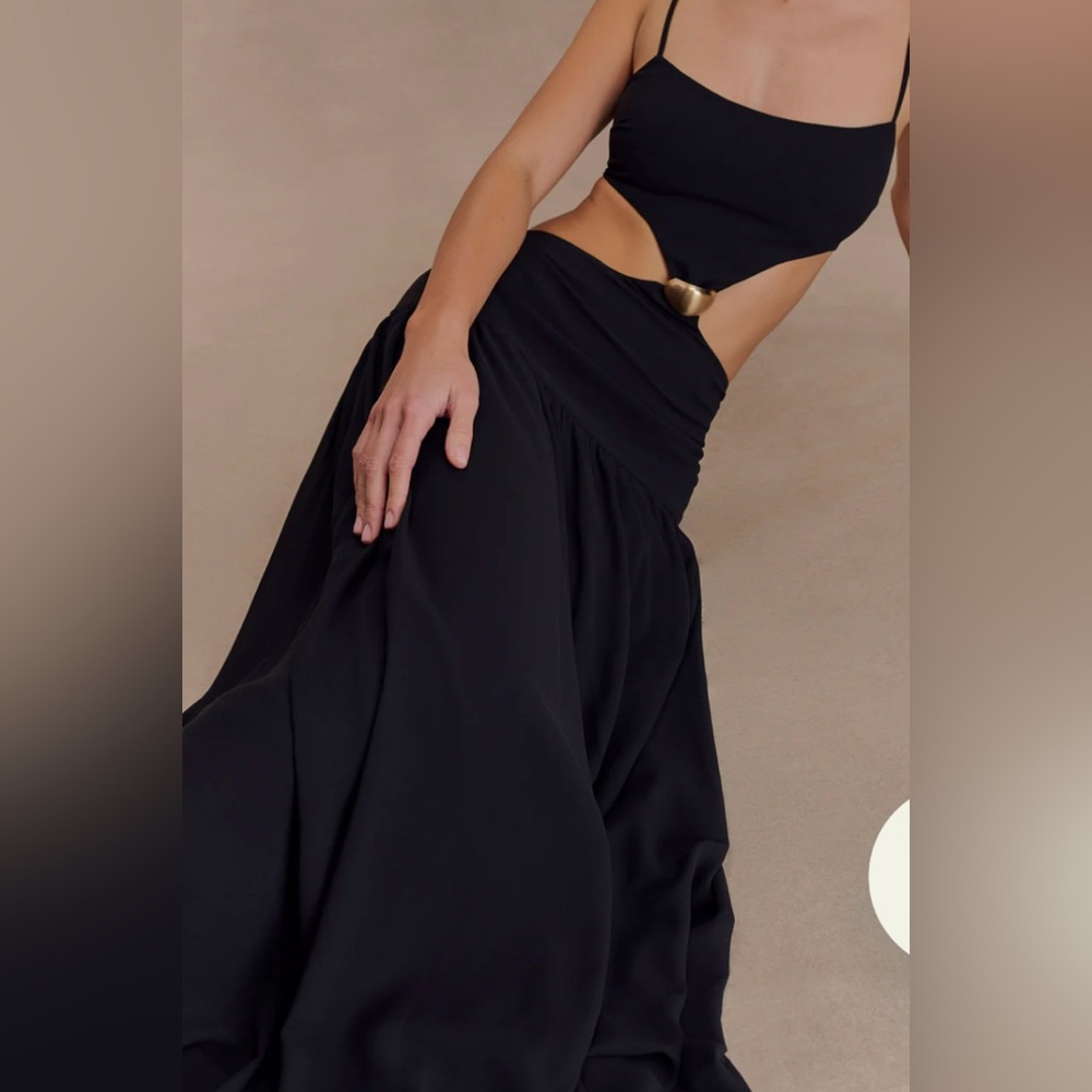 Elegant Black Maxi Skirt - Picture 3 of 6